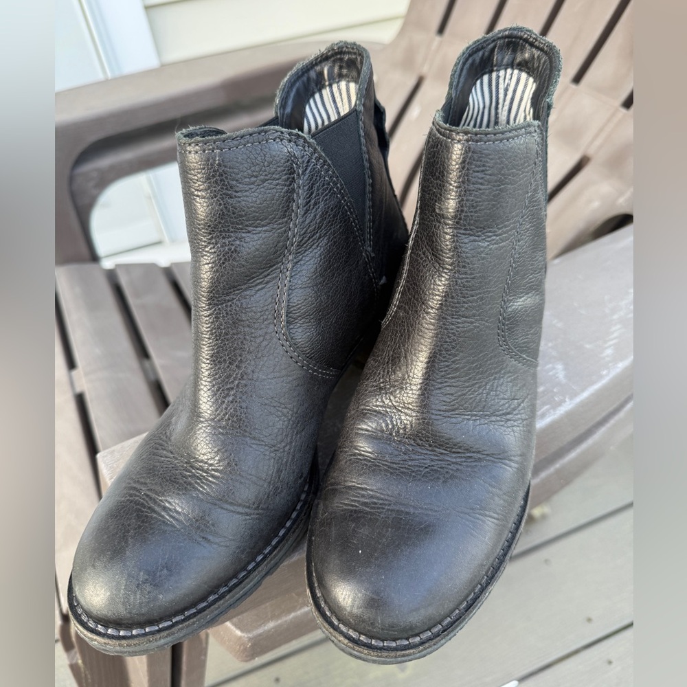 LL Bean Pebbled leather pull-on Chelsea boots